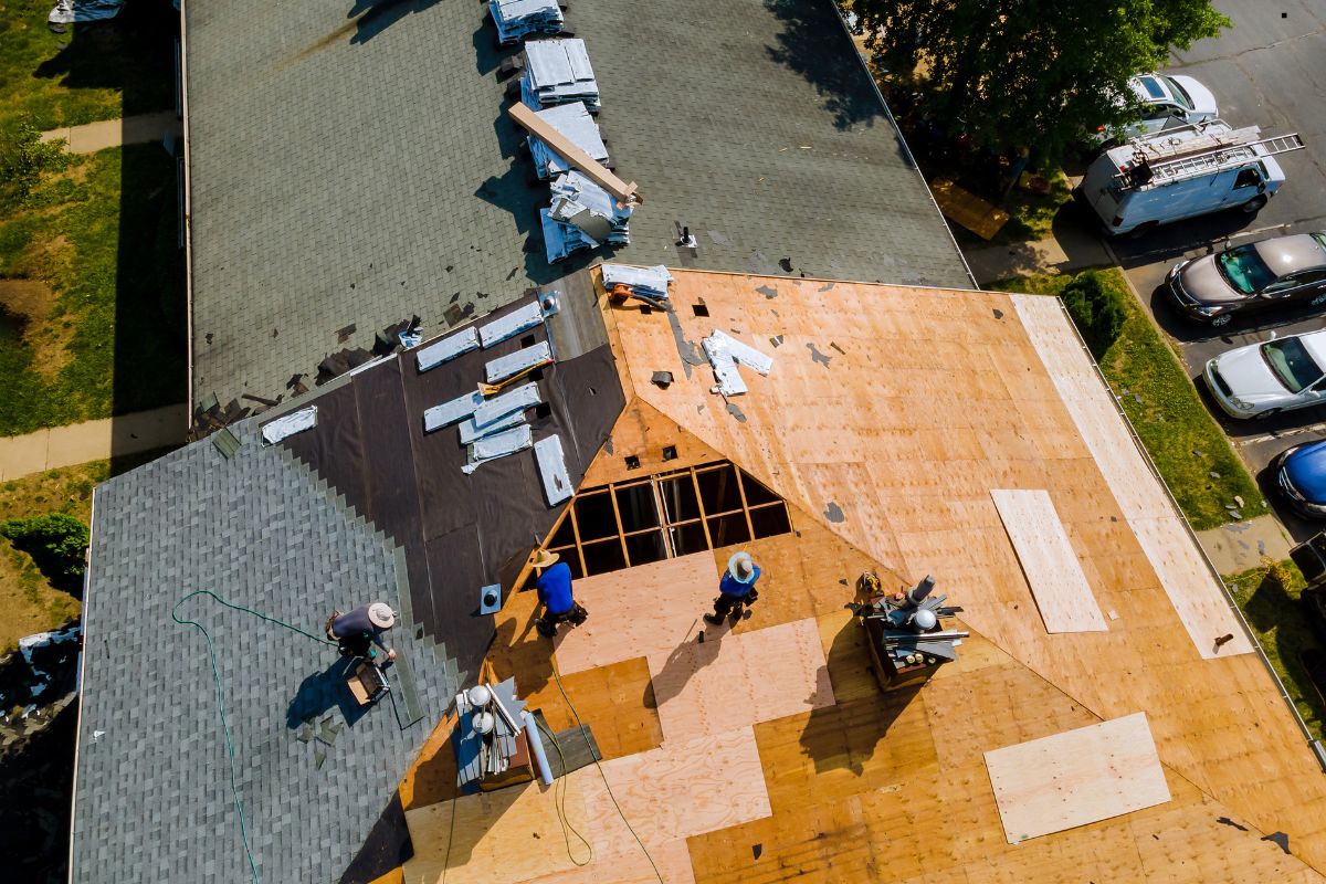 Roofing contractors in Washington, DC, providing services to fix discolored roofs and enhance home aesthetics.